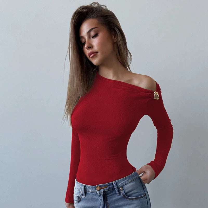 Wcoumq | Solid Color Slim Fit Long-Sleeve T-Shirt with Metal Buckle Detail – 2025 Autumn Hot Girl Trendy Oblique Shoulder Design
