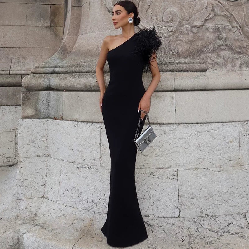 Wcoumq | Black Slanted Shoulder Fishtail Evening Dress with Hip-Hugging Fit