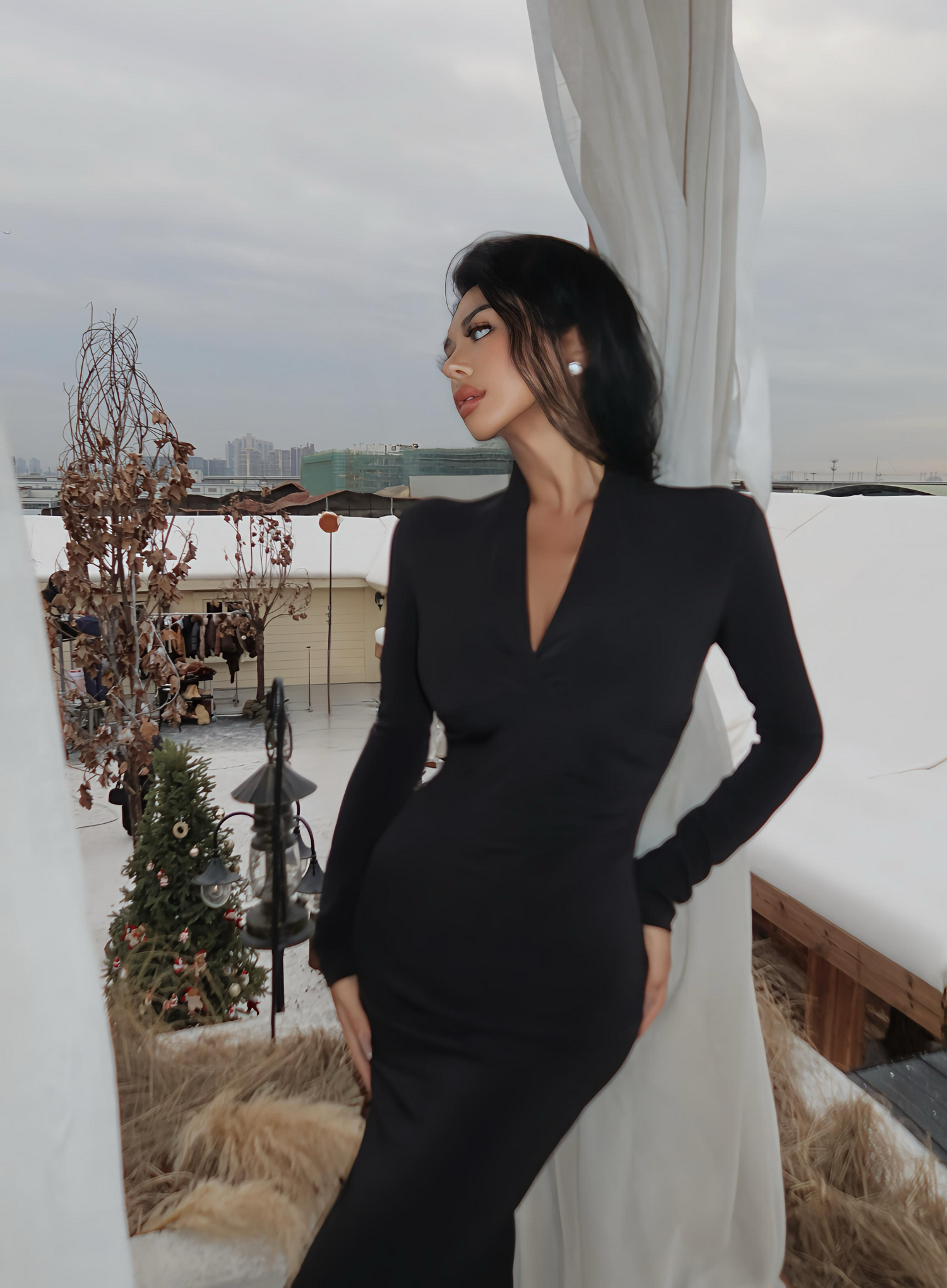 Wcoumq | V-Neck Long-Sleeve Maxi Dress with Slim Waist and Pleated Hip Design