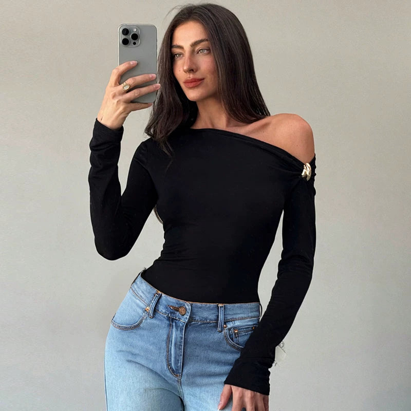 Wcoumq | Solid Color Slim Fit Long-Sleeve T-Shirt with Metal Buckle Detail – 2025 Autumn Hot Girl Trendy Oblique Shoulder Design